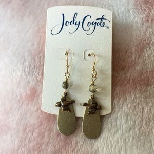 Jody Coyote gold toned bird pierced earrings NWT